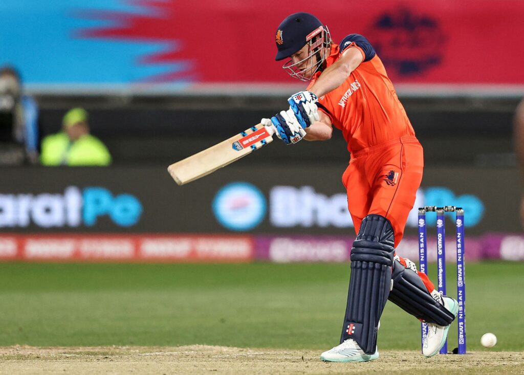 Netherlands Bas de Leede bats during the Australia 2022 Twenty20 World Cup cricket tournament match between Netherlands and UAE